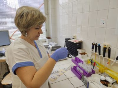 Nemocnica AGEL Komárno na oddelení klinickej biochémie realizovala v roku 2021 takmer dva milióny vyšetrení